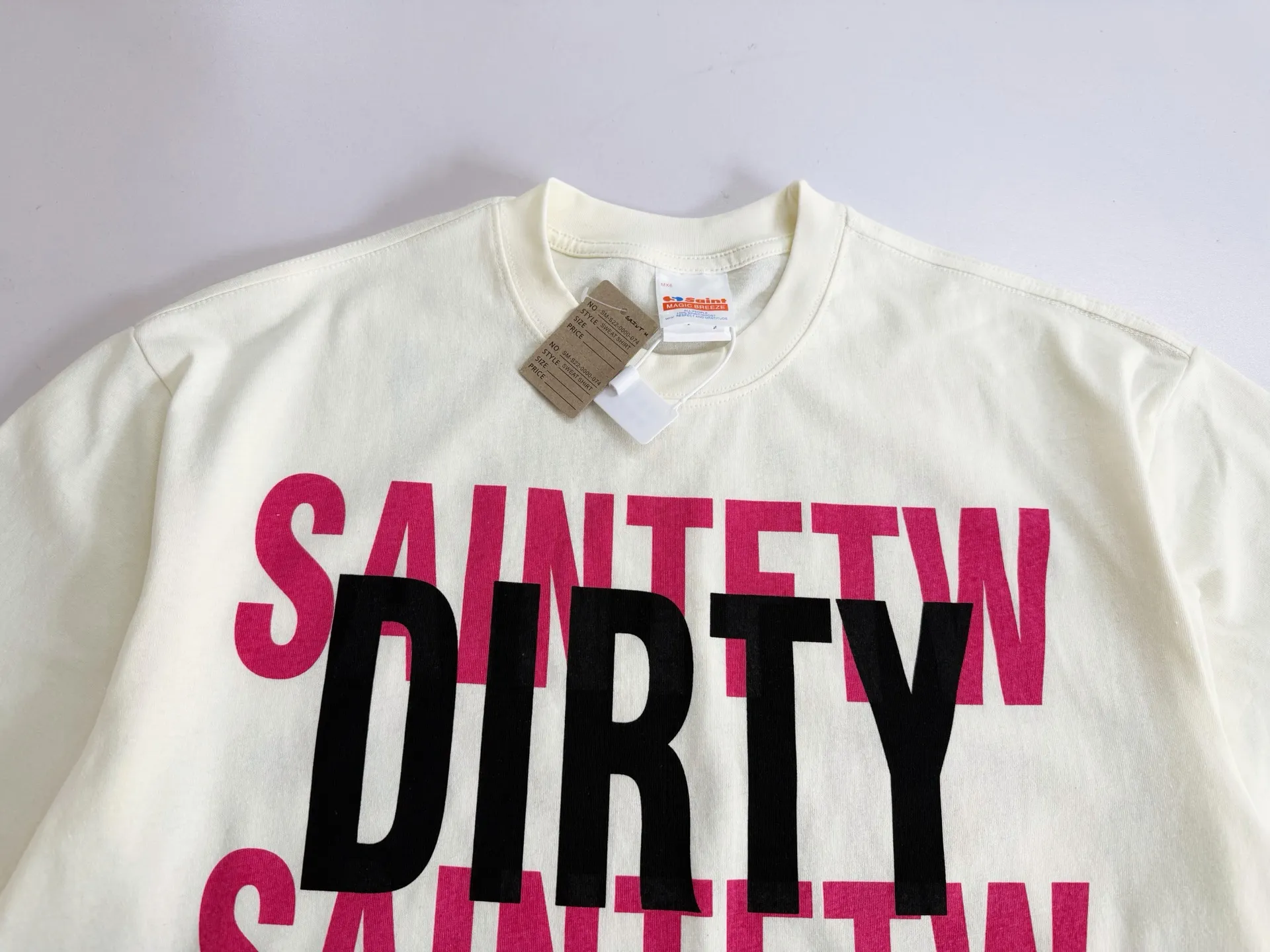 ❥8032#P116 Saint Mxxxxxx short-sleeved T-shirt, made of soft cotton fabric, comfortable and breathable. "SAINT FTM" is printed on the front. It has a full street feel and a loose fit. It is suitable for daily casual or street wear. Size: (S-M-L-XL) Color: Beige